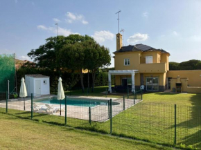 Chalet con piscina en Novo Sancti Petri